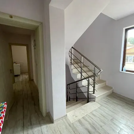 “недев” דירה